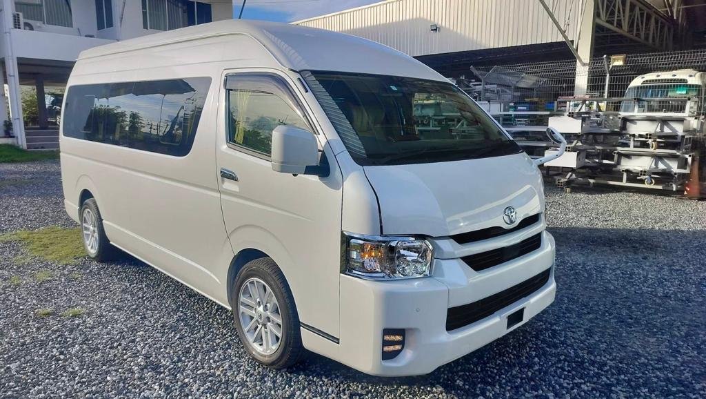 TOYOTA HIACE COMMUTER HIRE IN BANGALORE